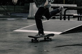 贝博入口-天才的黄昏，与救火者的绝境—当Rookie的二十连败撞上RNG教练的生死局